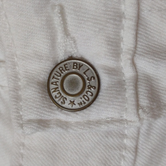 Levi's Signature White Modern Skinny 5 Pocket Folded Hem Jean Shorts - Picture 3 of 7